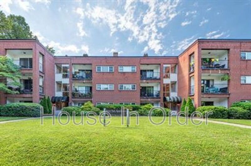 30 Edgemont Rd in Asheville, NC - Building Photo