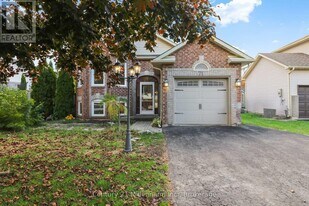 71 Donald Crescent in Wasaga Beach, ON - Building Photo