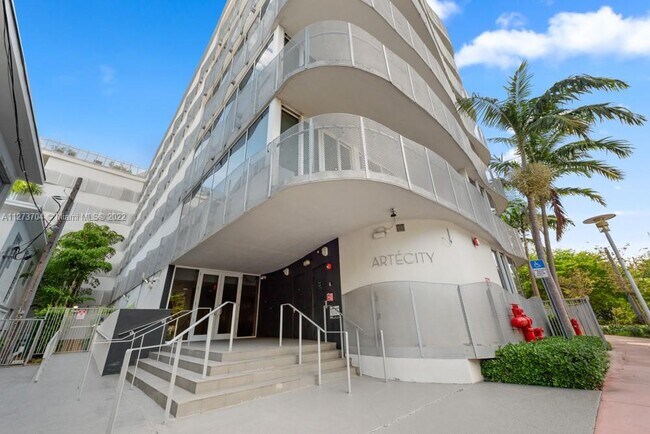 2155 Washington Ct, Unit 601 in Miami Beach, FL - Foto de edificio - Building Photo