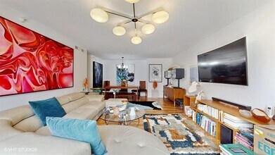 5000 Oakton St, Unit 201 in Skokie, IL - Foto de edificio - Building Photo