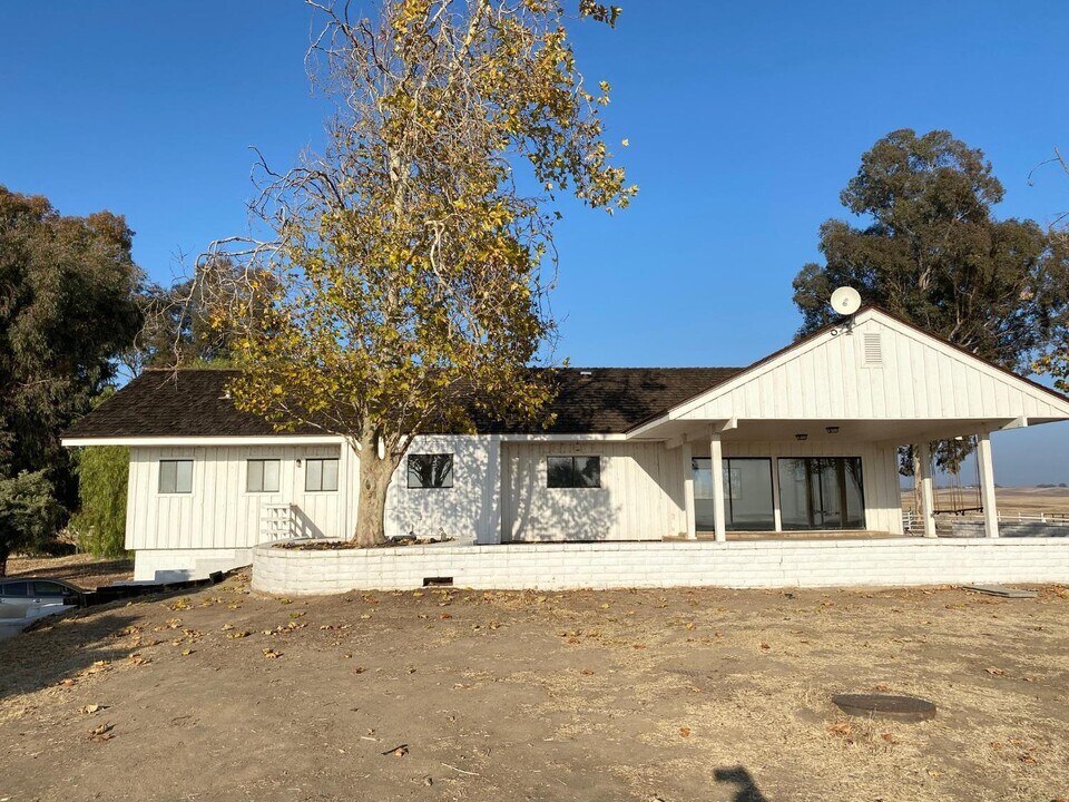 41181 Wide Awake Ranch Rd in Madera, CA - Building Photo