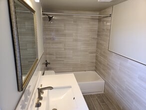 47 Garden View Ter, Unit 4 in East Windsor, NJ - Building Photo - Building Photo