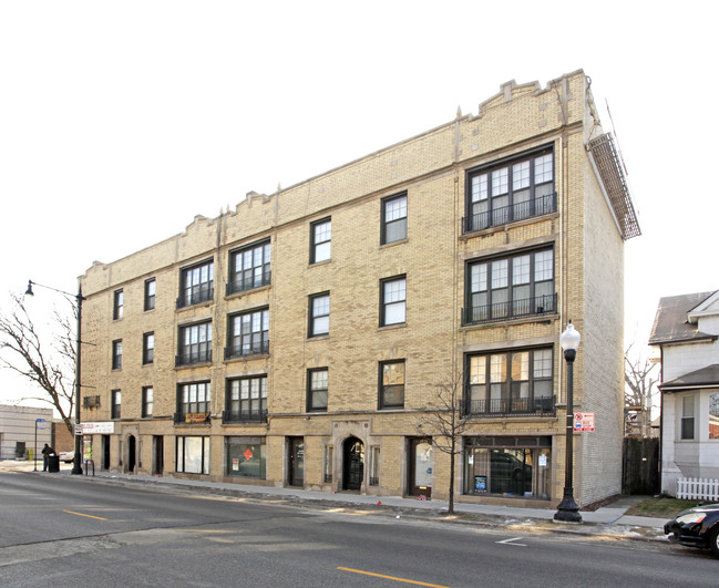 1737-1751 W Devon Ave in Chicago, IL - Building Photo - Building Photo