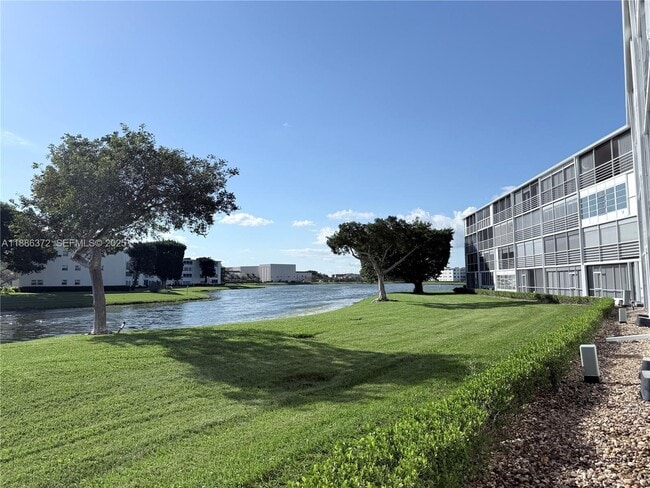 1072 Cornwall D in Boca Raton, FL - Building Photo - Building Photo