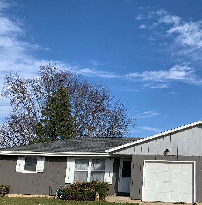 250 Westridge Rd in Janesville, WI - Foto de edificio