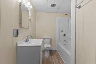 207 S Union St, Unit 207 South Union St #1 in Burlington, VT - Foto de edificio - Building Photo