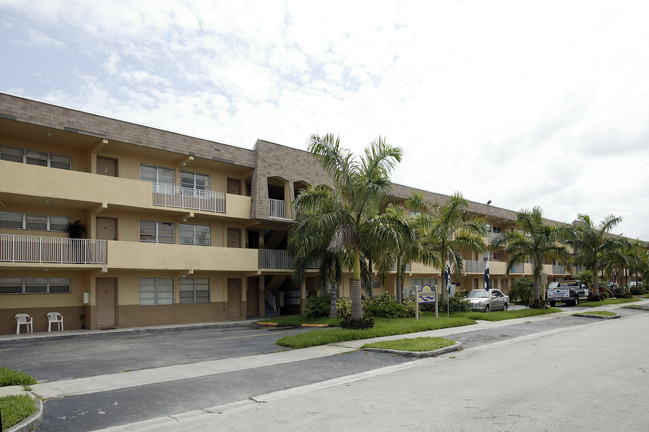 Aguadulce in Miami, FL - Building Photo - Building Photo