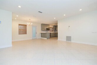 301 89th Ave NE in St. Petersburg, FL - Building Photo - Building Photo