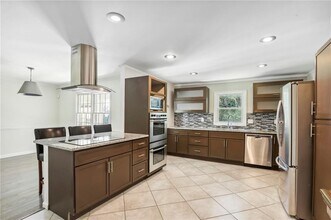 4935 Cambridge Dr in Dunwoody, GA - Building Photo - Building Photo
