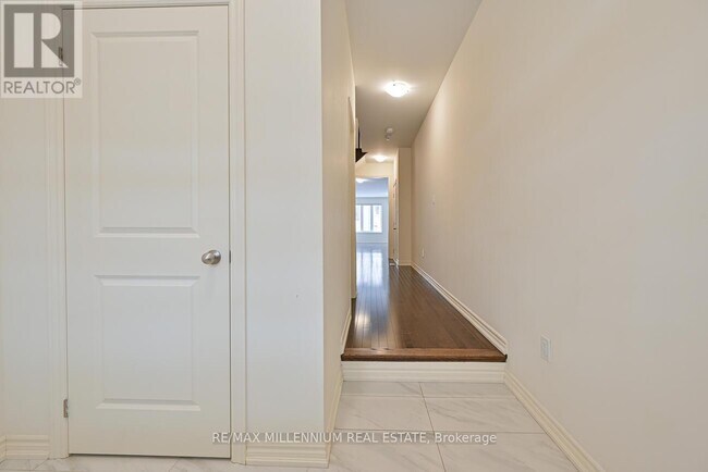 92 Adventura Rd in Brampton, ON - Building Photo - Building Photo