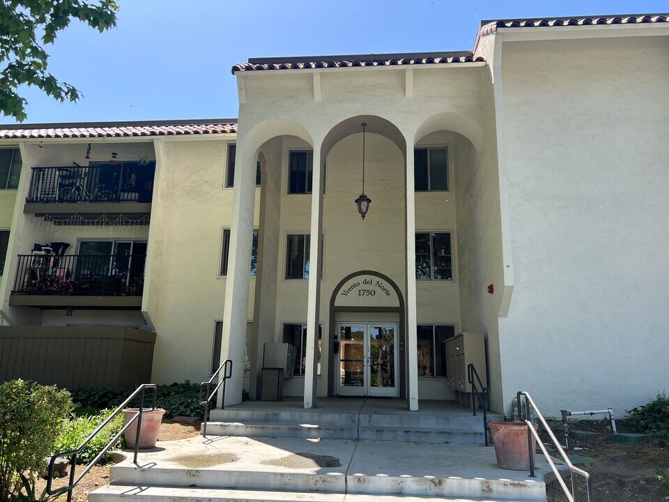1750 Halford Ave in Santa Clara, CA - Foto de edificio