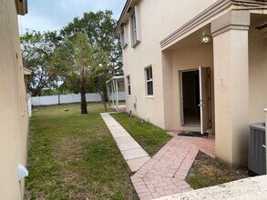 6992 SW 148th Ln in Davie, FL - Foto de edificio - Building Photo