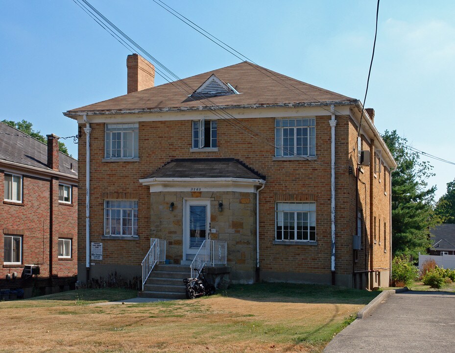 3143 Mozart Ave in Cincinnati, OH - Foto de edificio