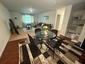 208 Undercliff Ave, Unit B6 in Edgewater, NJ - Foto de edificio - Building Photo