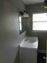 1002 S Stratton St in Decatur, TX - Building Photo - Building Photo