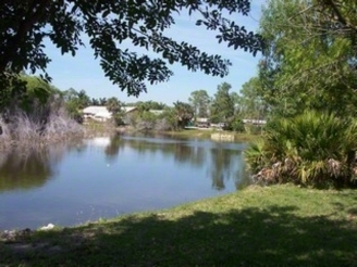 5249 Fleming St in Naples, FL - Foto de edificio