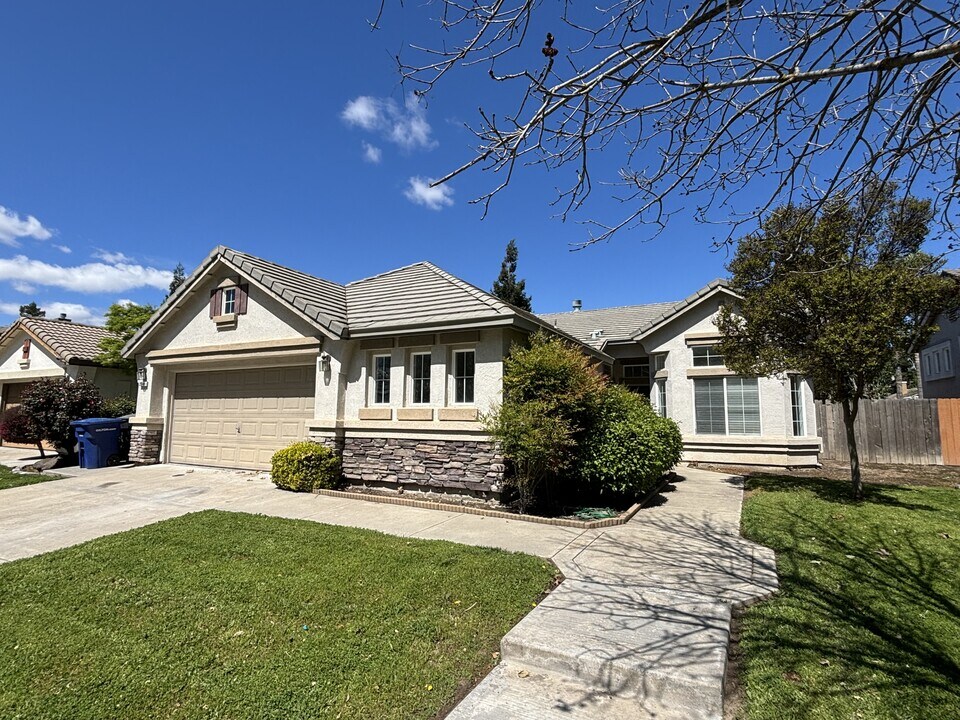 2309 Warm Springs Dr in Modesto, CA - Building Photo