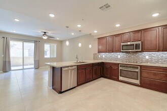 250 W Queen Creek Rd in Chandler, AZ - Building Photo - Building Photo
