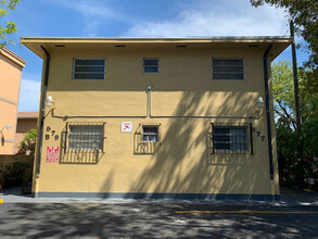 979 NW 4th St in Miami, FL - Building Photo - Primary Photo