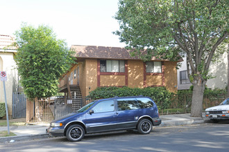 7232 Jordan Ave in Canoga Park, CA - Building Photo - Building Photo