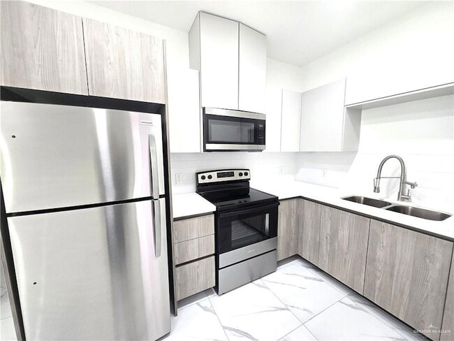 3201 Magdalena St, Unit 1 in Mission, TX - Building Photo - Building Photo