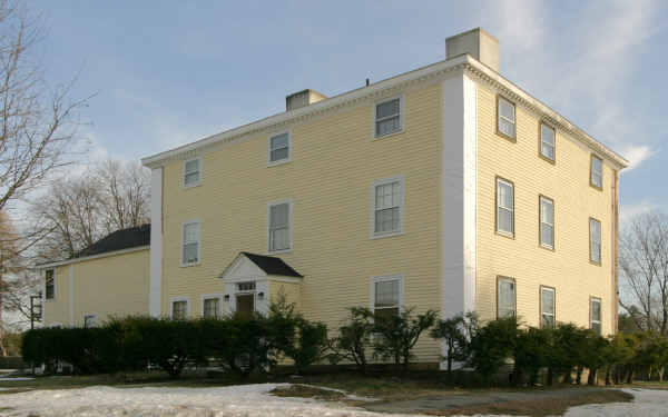 23 Pleasant St in Rowley, MA - Foto de edificio - Building Photo