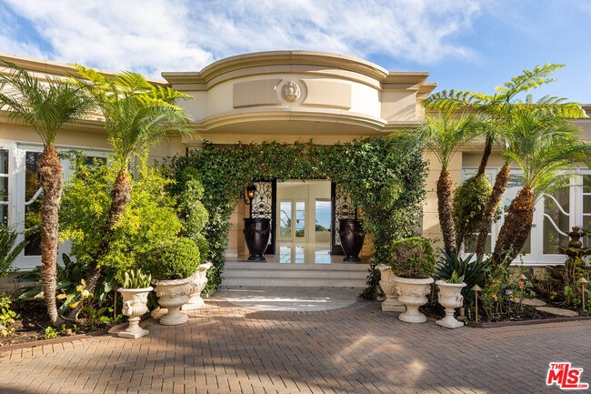 1630 Carla Ridge in Beverly Hills, CA - Building Photo - Building Photo