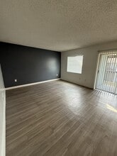 2533 N Alafaya Trail in Orlando, FL - Building Photo - Building Photo