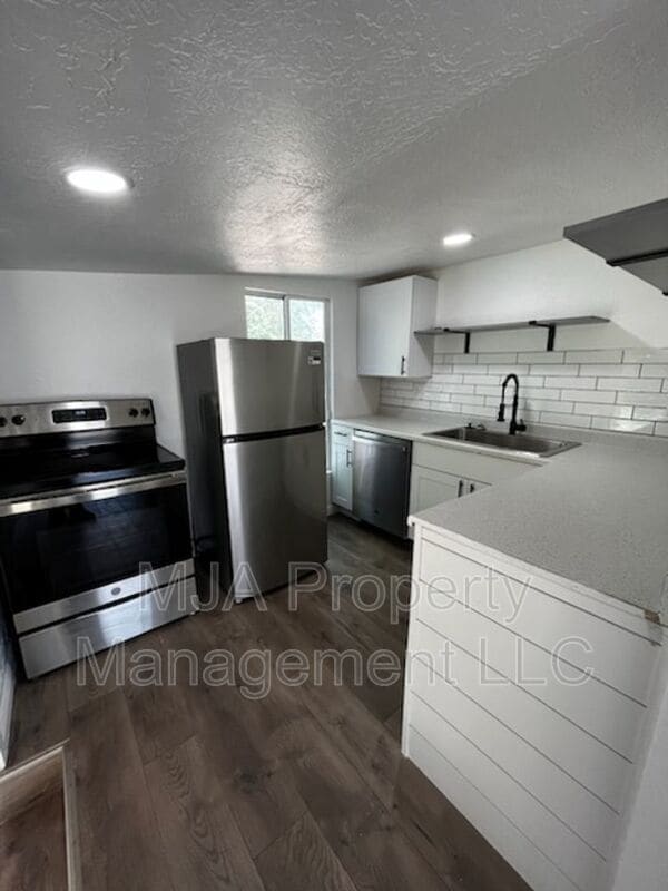 2136 Monroe Blvd in Ogden, UT - Building Photo - Building Photo