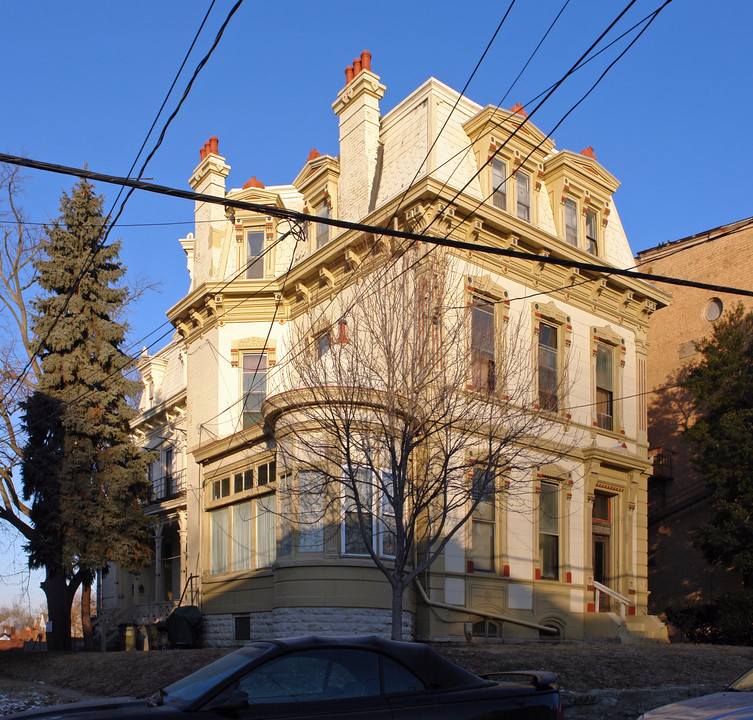 2407 Ohio Ave in Cincinnati, OH - Foto de edificio