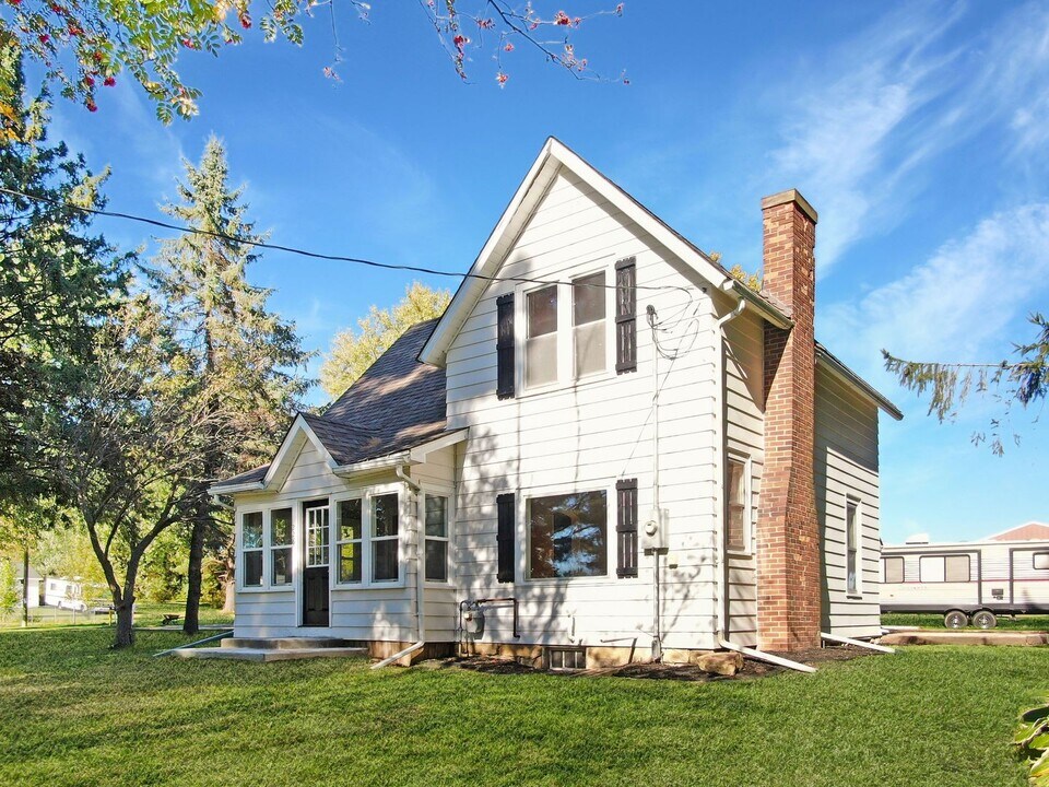 228 Coon Prairie Rd in Westby, WI - Building Photo