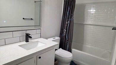3913 Oakhill Ave in Las Vegas, NV - Building Photo - Building Photo