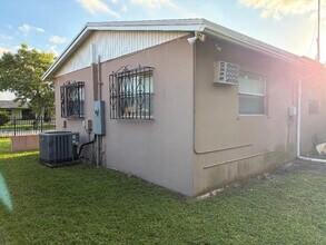 3513 NW 181st St in Miami Gardens, FL - Foto de edificio - Building Photo