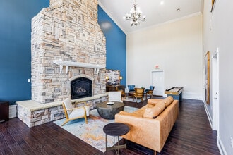Graycliff Luxury Townhomes in Morgantown, WV - Foto de edificio - Interior Photo