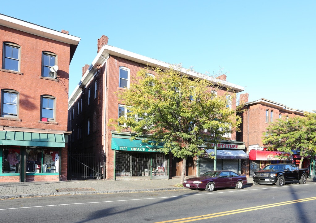 642 Park St in Hartford, CT - Building Photo