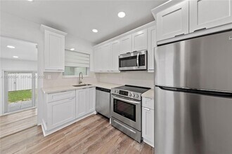 5727 SW 3rd St in Miami, FL - Building Photo - Building Photo