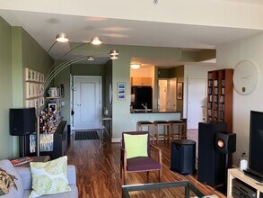 800 4th St SW, Unit N802 in Washington, DC - Foto de edificio - Building Photo