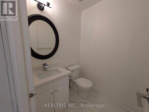 4005-4005 Don Mills Rd in Toronto, ON - Building Photo - Building Photo