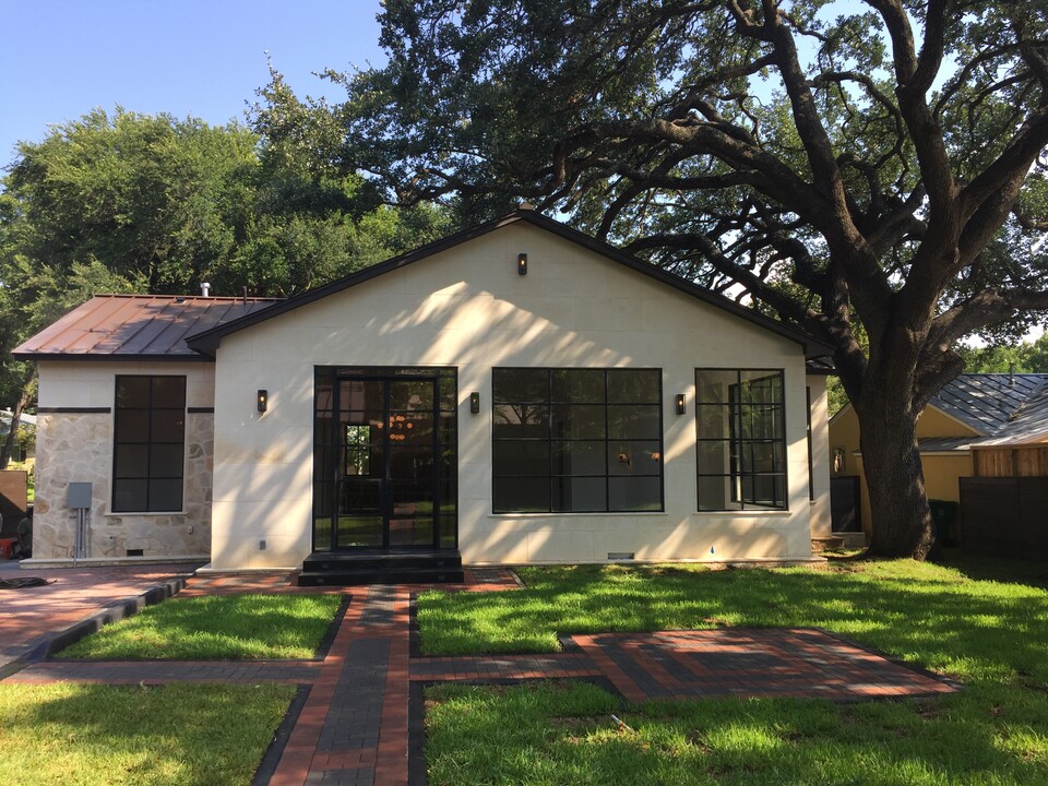 182 E Edgewood Pl in San Antonio, TX - Building Photo