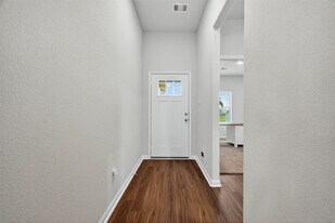 8102 Coral Dr in Texas City, TX - Building Photo