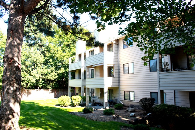 Peaks on Pines in Spokane Valley, WA - Foto de edificio - Building Photo