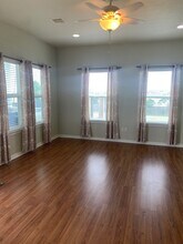 909 Grunewald Ave in Seabrook, TX - Building Photo - Building Photo