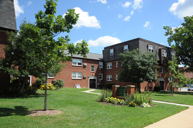 University Garden Apartments in Newark, DE - Building Photo - Building Photo