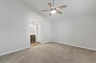 5616 Preston Oaks Rd in Dallas, TX - Foto de edificio - Building Photo