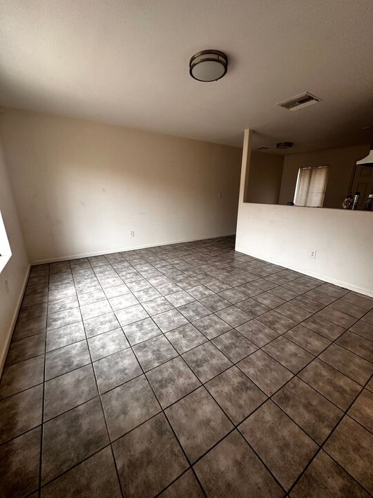 814 Kentucky St-Unit -814 Kentucky C in Bakersfield, CA - Building Photo