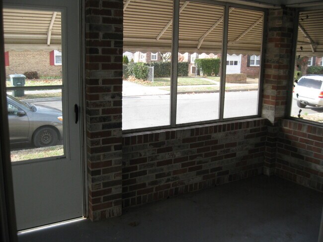 1112 Hullview Ave in Norfolk, VA - Building Photo - Building Photo