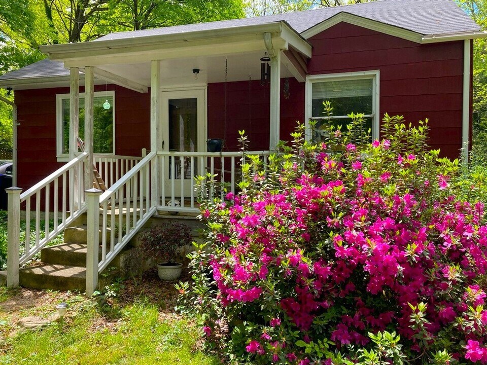 27 Rogerson Dr in Chapel Hill, NC - Building Photo
