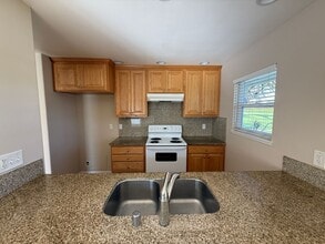 2217 Miramar Walk in Oxnard, CA - Building Photo - Building Photo