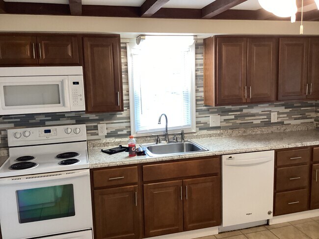 614 McAlpine St, Unit A in Avoca, PA - Building Photo - Building Photo