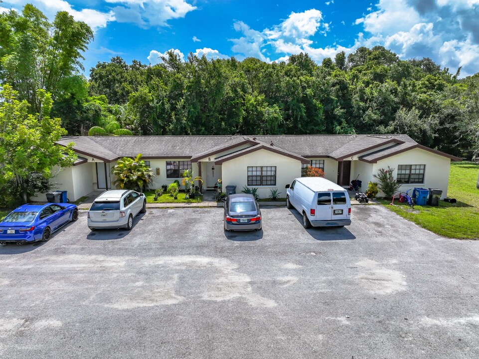 210 Saint Petersburg Dr E in Oldsmar, FL - Building Photo